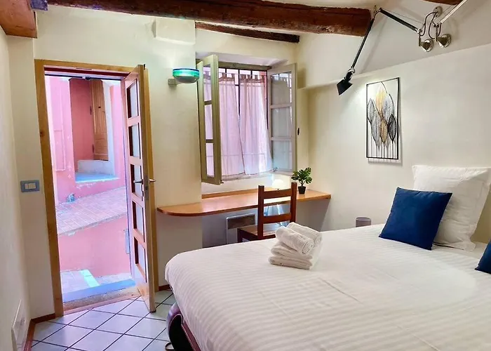 Charmants 2 Pieces, Vielle Ville, Clim Apartamento