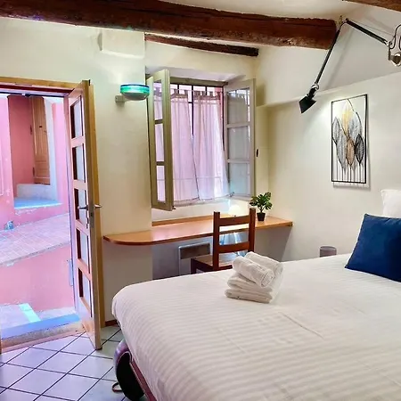 Charmants 2 Pieces, Vielle Ville, Clim アパート