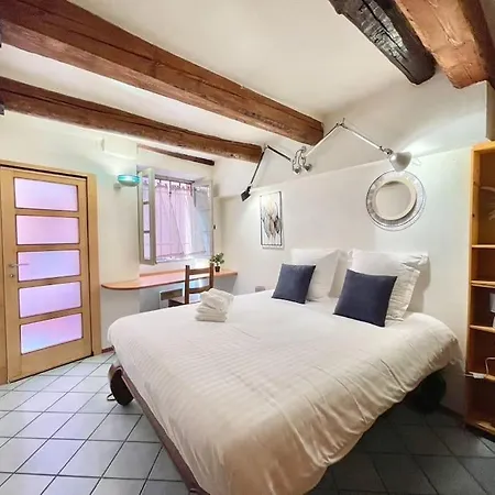 Charmants 2 Pieces, Vielle Ville, Clim アパート *