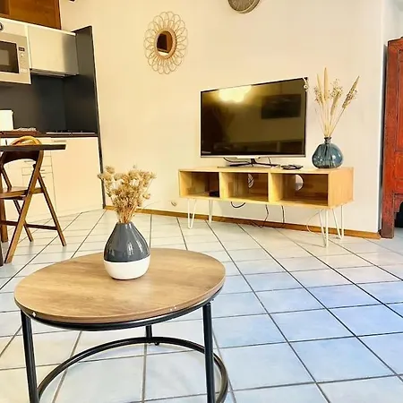 Charmants 2 Pieces, Vielle Ville, Clim マントン